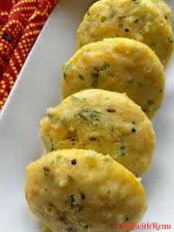 An easy to make indian breakfast or dinner recipe, this recipe of instant rava idli (steamed semolina cakes) is a keeper! Instant Carrot Semolina Rava Idli Steamed Carrot Semolina Cakes Cook With Renu