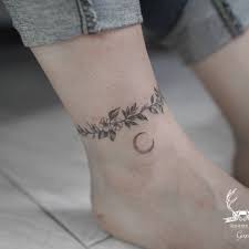 15 Tatuajes De Pulsera En Los Tobillos Aguantariamos El Dolor Por Estas Discretas Joyas De Tinta Tatuaje Tobillo Mujer Tatuaje De Pulsera Tatuajes Tobillo 75 more small tattoo ideas from playground tattoo | crestfox. tatuaje tobillo mujer tatuaje