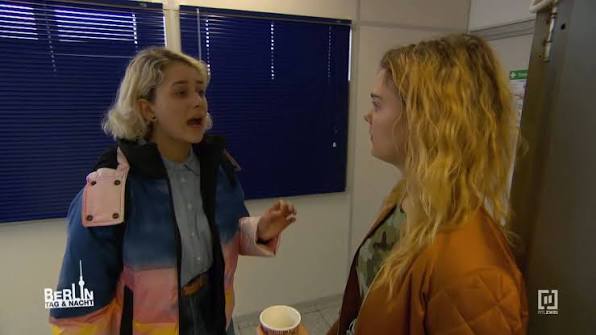 Amelie schwebt auf Wolke Sieben, nachdem Paul sie geküsst hat. 💋😍 Jetzt  muss sie sich nur noch mit Lynn versöhnen, die nur wenig von Amelies neuer  Liebe hält. 🙄 Doch wenig später lässt Paul Amelie ...