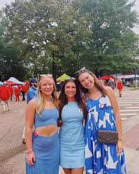 In good company 🩵❤️