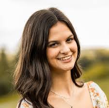 Lillian Summerville's Instagram, Twitter & Facebook