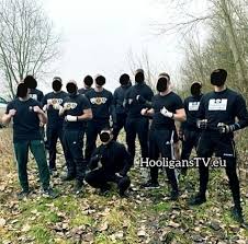 De correctionele rechtbank in brugge heeft donderdag 21 supporters van rsc anderlecht en drie nederlanders van ajax veroordeeld tot celstraffen tussen drie jaar en acht maanden of een werkstraf. Hooliganstv On Twitter Arranged Fight 25 01 2020 U25 Anderlecht La Louviere On The Photo Vs Lyon 10x10 After 1 Minute Lyon Wins Hooligans Hooliganstv Badgones Viragesud Lyon Anderlecht Https T Co Ignkrm1xak