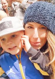 Hey there! 👋 Just wanted to take a moment to reintroduce myself. I'm  Alysha — and I'm all about finding peace in the chaos of life and helping  others do the same.