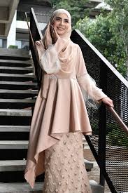 Tahun ni family aku da plan, tema raya tahun ni warna kelabu. Baju Kurung Cecile Brocade Cream Muslimahclothing Com