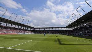In der bundesliga mindestens 90 meter lang und 45 meter breit sein. So Gross Sind Die Spielfelder In Der Bundesliga