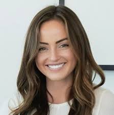 Amanda Groves's Instagram, Twitter & Facebook