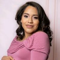 Daisy Andres's Instagram, Twitter & Facebook