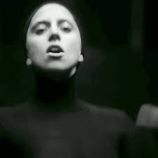 🔙| Hace 11 años, Lady Gaga lanzó "Applause"., — Lead single de su tercer  álbum de estudio, 'ARTPOP' (2013).