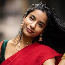 Aurora Sinclair's Instagram, Twitter & Facebook