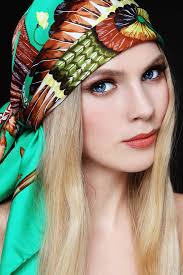 There are tons of different looks you can achieve with just one scarf, ranging from. How To Wear A Headscarf Fashionisers C