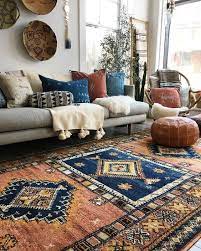 No boho living room is complete without a fabulous statement rug and this one certainly doesn't disappoint. 57 Inspirierende Bohmische Wohnideen Fur Ihr Zuhause Bohmische Inspirierende Wohnideen Zuh Bohemian Living Room Decor Boho Living Room Living Room Designs
