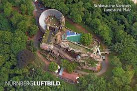 Tour the ruins of an old castle when you visit burg nanstein. Schlossruine Nanstein Landstuhl Luftaufnahme