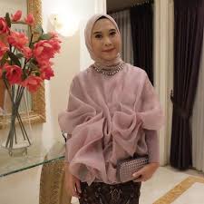 Desain baju formal merupakan salah satu tipe desain baju yang dapat memberikan kesan smart dan profesional. 22 Baju Pesta Muslim Kain Organza Konsep Terpopuler