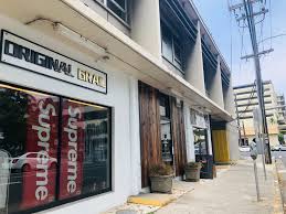 ハワイでシュプリームやスニーカーが欲しいならオリジナルグレイル! | Kimama Hawaii