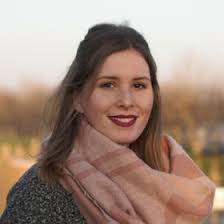 Laura Prete's Instagram, Twitter & Facebook