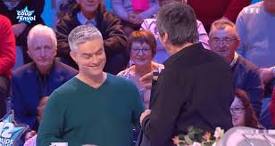 Cet article possède un paronyme, voir les douze coups de minuit. Les 12 Coups De Midi Menaces Sur Tf1 Eric Tiendra T Il En Maitre De Midi Jusqu A La Fin Du Confinement Toutelatele
