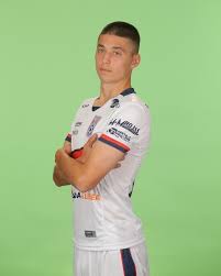 ⚪🔵 el potro es de primera y aquí está su nueva camiseta 🔵⚪disponible desde el martes en nuestra tienda oficial a sólo $32.000 (adultos) y $22.000 (niños). Idolo Matias Fernandez Le Regala Su Camiseta A Juvenil De Colo Colo A Prestamo En Deportes Melipilla Dale Albo