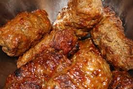 Sper ca reteta mea sa spulbere multe nedumeriri despre mititei si pasta de mici si mai sper ca de acum inainte sa va obisnuiti sa va faceti micii acasa.timp de pregatire:12:30oretimp de gatire:00:12oretimp total:12. Mici De Casa Retete Culinare Mici De Casa