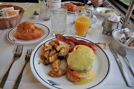 Amtrak travel tips you definitely need. Tipping In An Amtrak Dining Car Why When And How Much Trains Travel With Jim Loomis