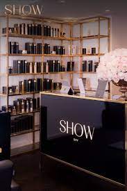 We're a chic and upbeat salon right in the heart of spanish fork dedicated to making your hair dreams a reality! Fohnen Salon London Blow Dry Bar Haarpflege Luxus Show Beauty Show Trocken Har Bar B Salon Decor Salon Interior Salon Interior Design