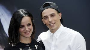 Danse avec les stars hanno incorporamento multiserver. Danse Avec Les Stars La Chanteuse Alizee Maman Pour La Deuxieme Fois