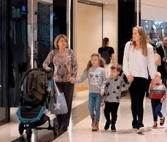 Enjoy the videos and music you love, upload original content, and share it all with friends, family, and the world on youtube. Marietta Xroysala Lewn Patitsas E3odos Me Ta Paidia Toys Star Gr