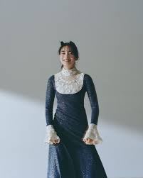 madamefigarojapon のん 山田智和 山本マナ 東京某日 ふたりの時間 映像作家 山田智和がいまいちばん撮りたいという想いを抱いた俳優 のん 山田の問いかけにこたえ あふれる madamefigarojapon fashion figaro 山本 ドレス 俳優