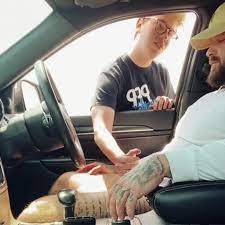 Bear cruising then serviced in his car - ThisVid.com