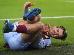 حقق جريليش الكثير في مشواره الكروي رغم صغر سنه، على الصعيد الدولي قاد منتخب إنجلترا تحت 21 عاما في كأس أمم أوروبا للشباب عام 2017 للتأهل للدور نصف النهائي. Ø¯ÙŠÙ† Ø³Ù…ÙŠØ« Ø³Ù†Ø­Ù‚Ù‚ Ù…Ø¹ Ø§Ù„Ù…Ø³Ø¤ÙˆÙ„ Ø¹Ù† ØªØ³Ø±ÙŠØ¨ Ø®Ø¨Ø± Ø¥ØµØ§Ø¨Ø© Ø¬Ø±ÙŠÙ„ÙŠØ´ Ø¨Ø·ÙˆÙ„Ø§Øª