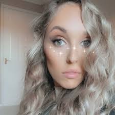 Kelly Tabor's Instagram, Twitter & Facebook