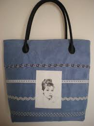 Sac à main, mini besace, sac suédine, sac cartable et pochette difficile de trouver cadeau plus féminin qu'un sac à main. Grand Sac A Main Suedine Bleu Audrey Hepburn Un Grand Marche