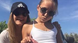 Auf instagram übt shania bereits fleißig, besonders ihr letztes foto zeigt, wie erwachsen die jüngste tochter der geissens schon. Die Geissens Das Musst Ihr Uber Shania Und Davina Wissen