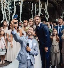 Bár a részleteket nem árulták el, közleményük. Weisz Fanni Eskuvoje Boldogsag Szerelem Jelek Hubadur Ceremoniamester