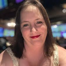 Looking for any color size 2x scrubs top and bottoms. Pants must be jogger  style