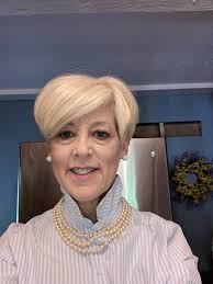 Should I grow out my hair to a bob or keep it short?