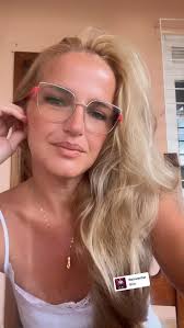 Bom dia! Que esta sexta-feira seja abençoada por Deus e repleta de alegrias  para iluminar seu caminho.