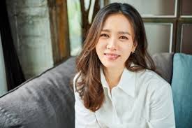 Joon he amerika'dan geldi bir jin a'nın eski sevgilisini takıntılı bir sapığa dönüştürmeleri oldukça saçmaydı. Son Ye Jin Offered Lead Role In Jtbc Drama Series Pretty Noona Who Buys Me Food Asianwiki Blog