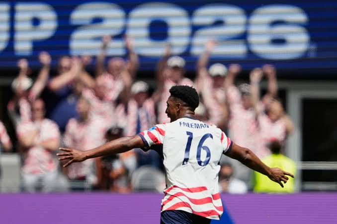 US reaches World Cup knockout round and wins its group with 2nd straight  victory, 2-0 over Australia | NEWS10 ABC