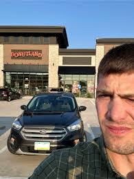 Amanda Saks's Instagram, Twitter & Facebook