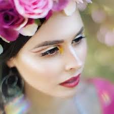 Lorraine Rivera's Instagram, Twitter & Facebook