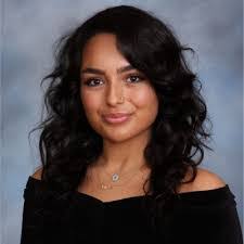 Miranda Dillon's Instagram, Twitter & Facebook