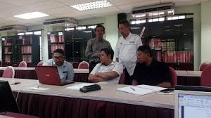 Diasaskan pada tahun 1984, ia adalah salah sebuah sekolah aliran teknik dan vokasional yang menawarkan beberapa kursus kepada pelajar tingkatan 4 dan 5. Lawatan Penanda Aras Ke Kolej Vokasional Melaka Tengah Facebook