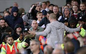 O west ham united football club é um clube de futebol inglês baseado em east end, na região leste de londres. Violence At West Ham Was An Accident Waiting To Happen