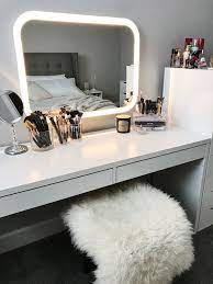 Makeup Vanity With Lights Makeup Vanity Mirror Ideas Vanity Mirror Diy Makeup How To Make A Vanity Mirror With Bulbs Makeup Room Decor Room Goals Home Decor