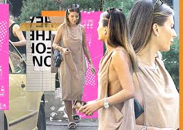 Din această căsnicie a rezultat un copil, ana baniciu şi ea cântăreaţă. FunduleÈ› BifeazÄƒ O NouÄƒ ApariÈ›ie MemorabilÄƒ Bustul Aproape CÄƒ I A Evadat Din Rochia Cu Vedere La Coaste È™i