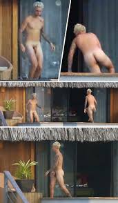Celebrities] Justin Bieber Caught Naked