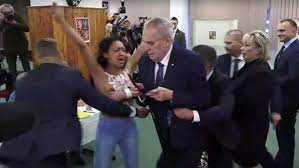Jump to navigation jump to search. Prasidentschaftswahlen In Tschechien Femen Attacke Auf Milos Zeman Archiv