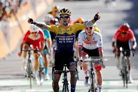 arrival primoz roglic of slovenia and team jumbo visma celebration tadej pogacar of slovenia and uae team emirates guillaume martin of fra 2020 ツールドフランス 写真