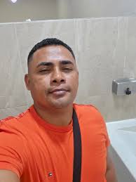 Se ve sexy el breif qué traes puesto . En la playa sería genial verte así  uuuf