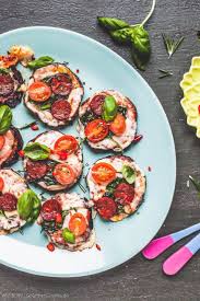 Lchf Rezept Auberginen Mini Pizza Mit Provolone Chorizo Und Spinat Gourmetguerilla S Foxy Food In 2020 Rezepte Spinat Auberginen
